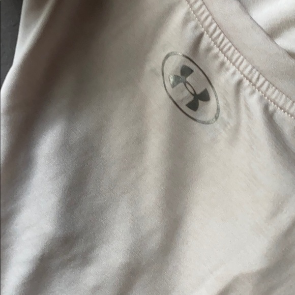 Light pink under armour T - Picture 3 of 3